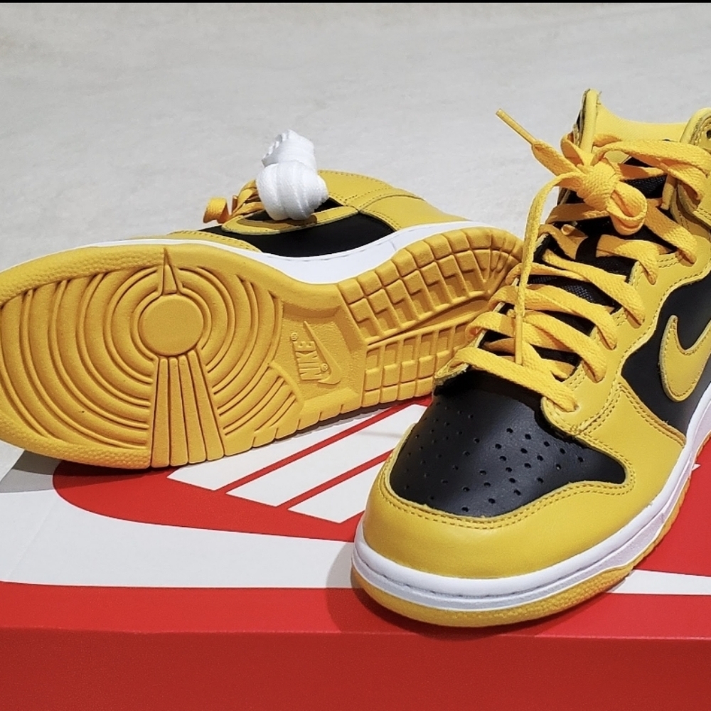 Nike Dunk  HI SP Black/ Varsity Yellow Size 8.5